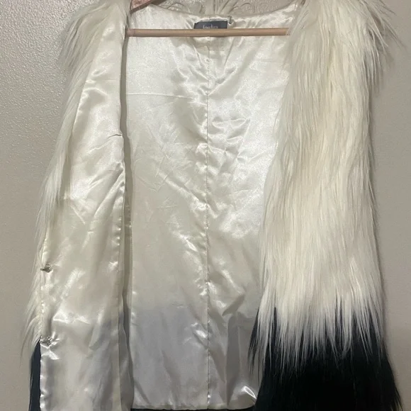 Nieman Marcus Faux Fur Vest in Black and White - Picture 3 of 5